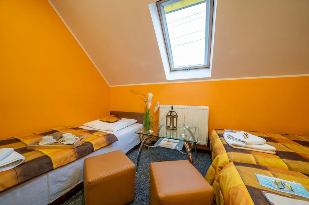Fortisline Pokoje Z Klimatyzcja Sauna Appartement Opole Buitenkant foto