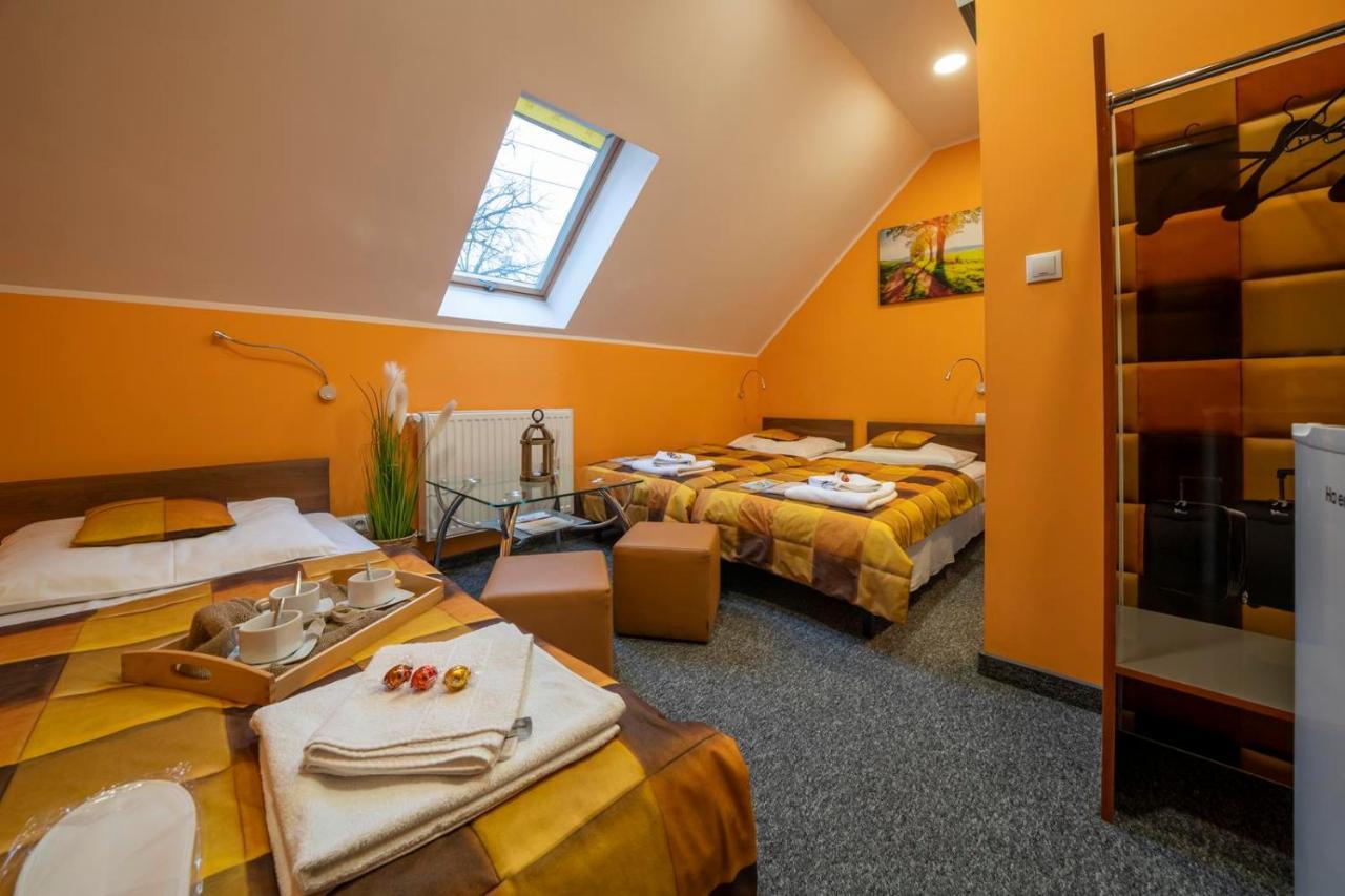 Fortisline Pokoje Z Klimatyzcja Sauna Appartement Opole Buitenkant foto