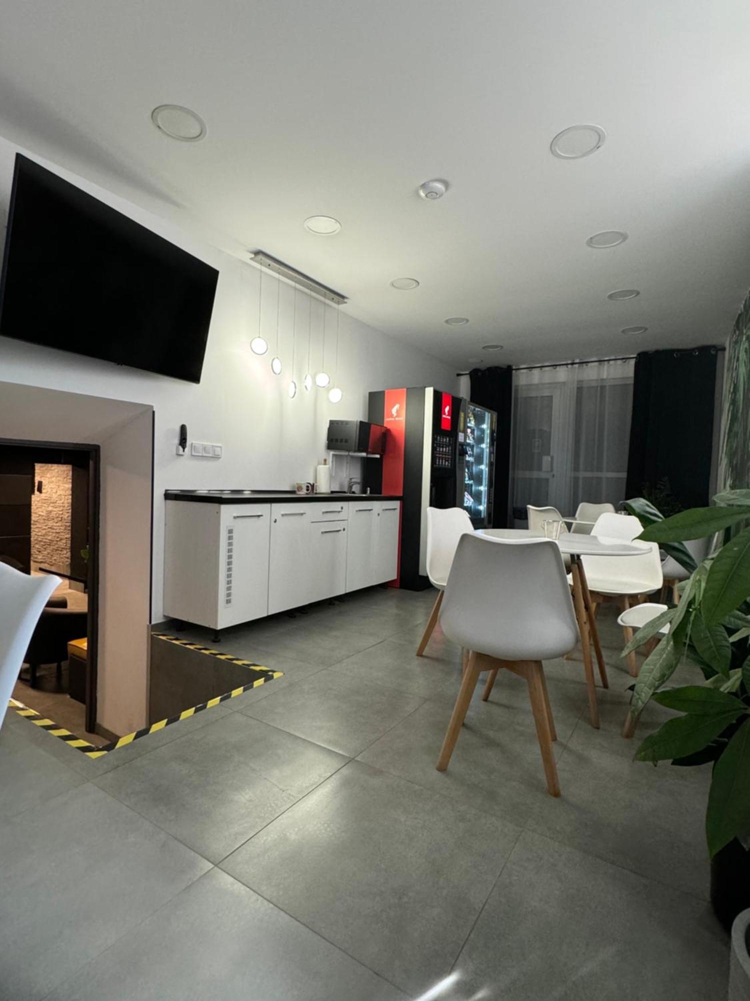 Fortisline Pokoje Z Klimatyzcja Sauna Appartement Opole Buitenkant foto