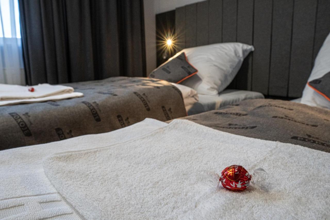 Fortisline Pokoje Z Klimatyzcja Sauna Appartement Opole Buitenkant foto