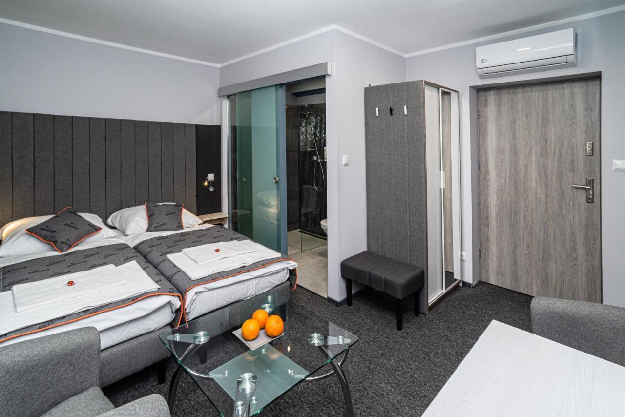 Fortisline Pokoje Z Klimatyzcja Sauna Appartement Opole Buitenkant foto